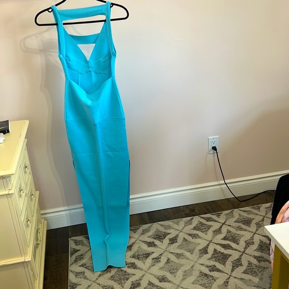 Blue backless long dress perfect for any outing! - Picture 5 of 6